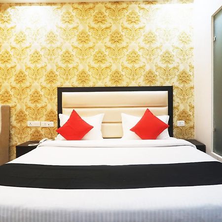 Live On Mrt736 Hotel Meerut Ngoại thất bức ảnh
