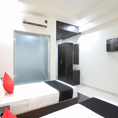 Live On Mrt736 Hotel Meerut Ngoại thất bức ảnh