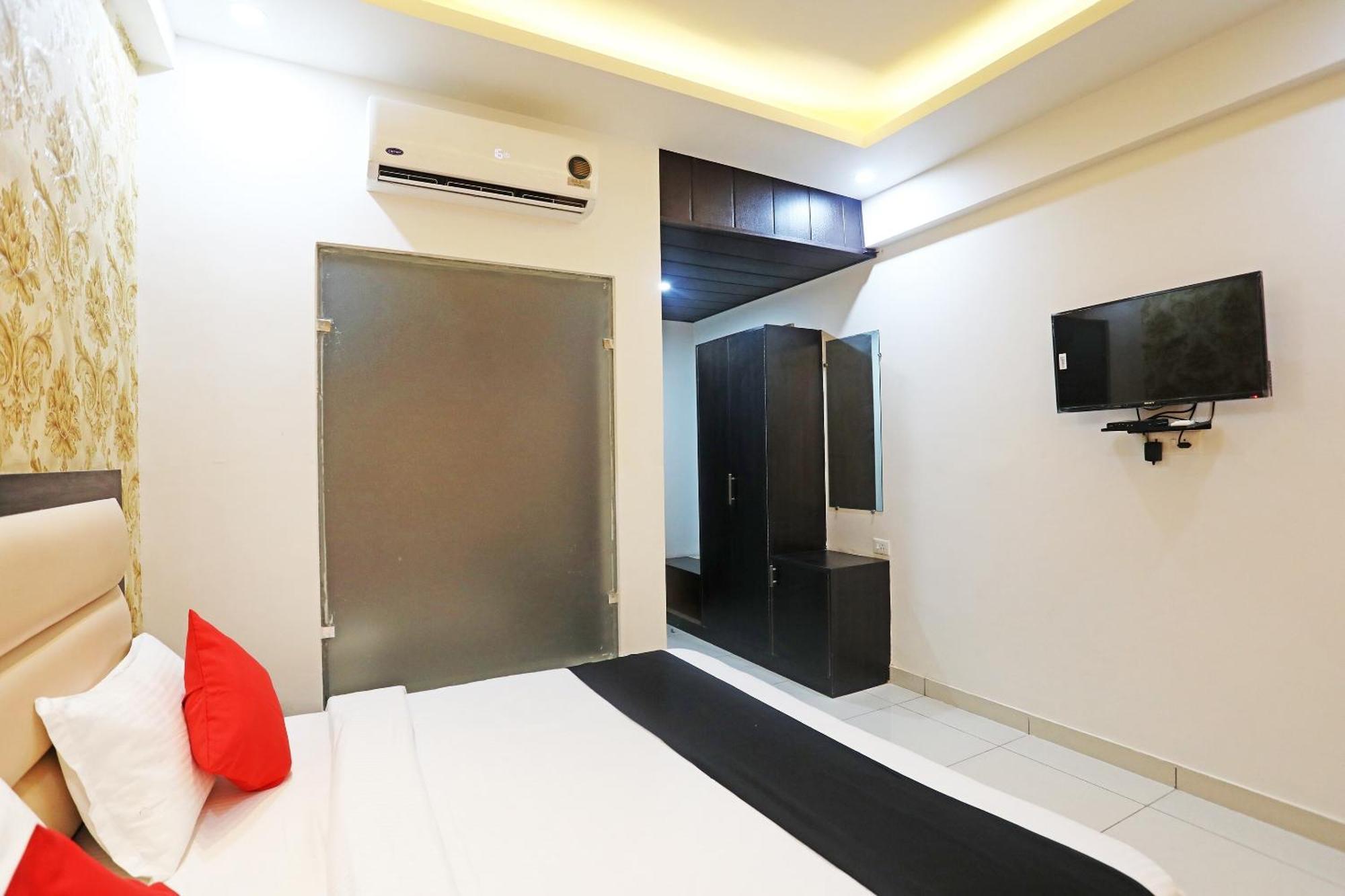 Live On Mrt736 Hotel Meerut Ngoại thất bức ảnh