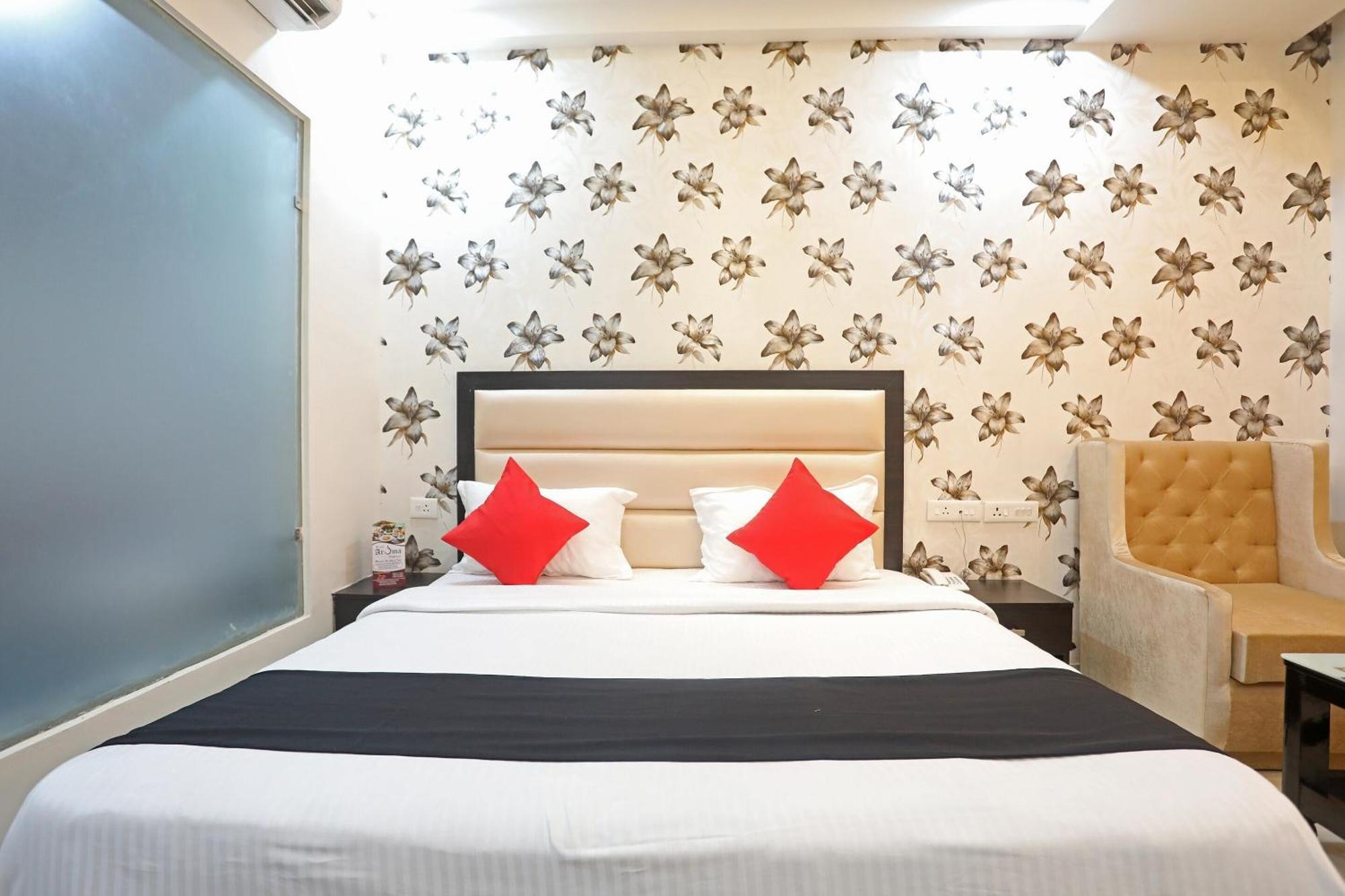 Live On Mrt736 Hotel Meerut Ngoại thất bức ảnh