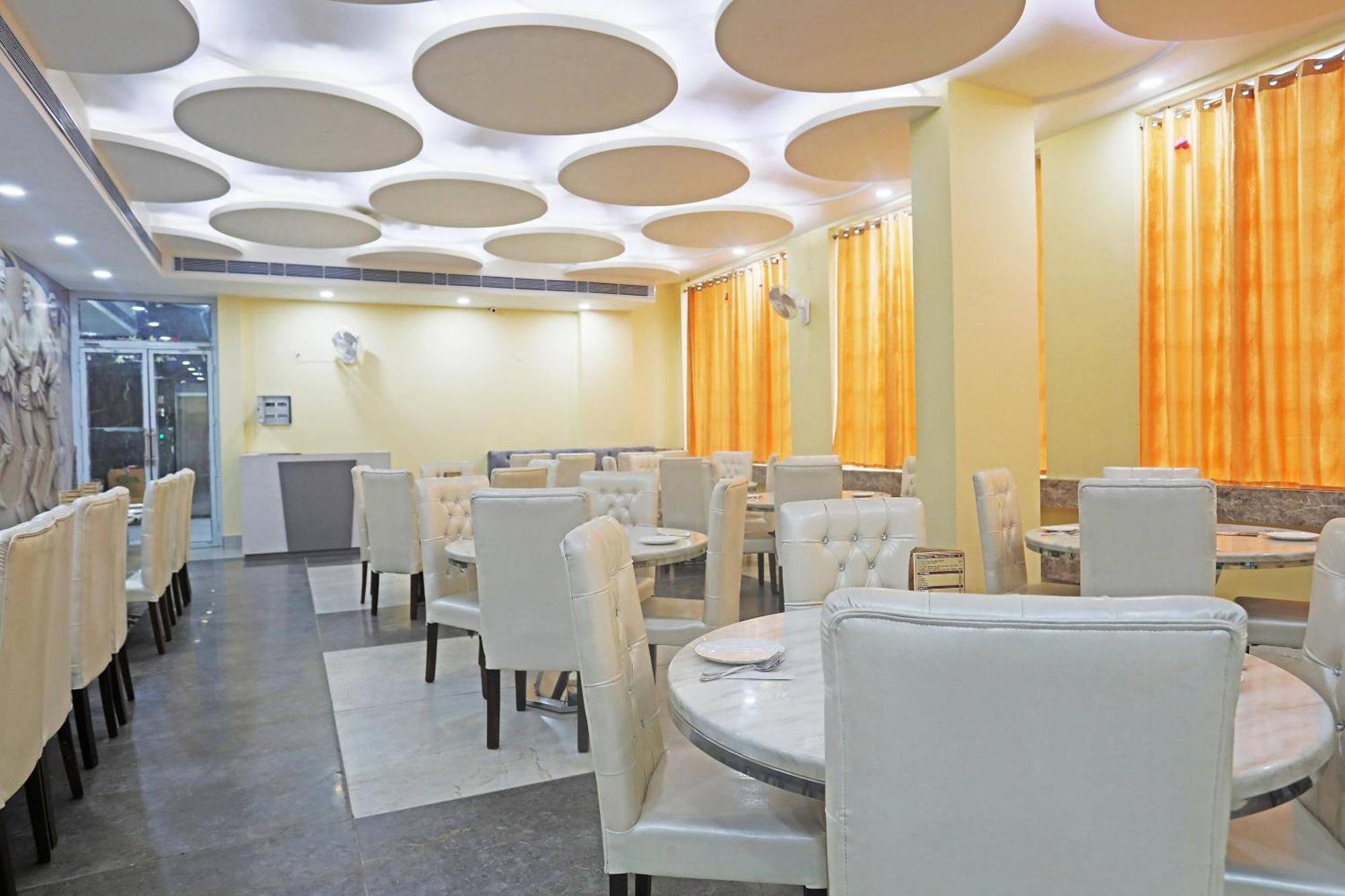 Live On Mrt736 Hotel Meerut Ngoại thất bức ảnh