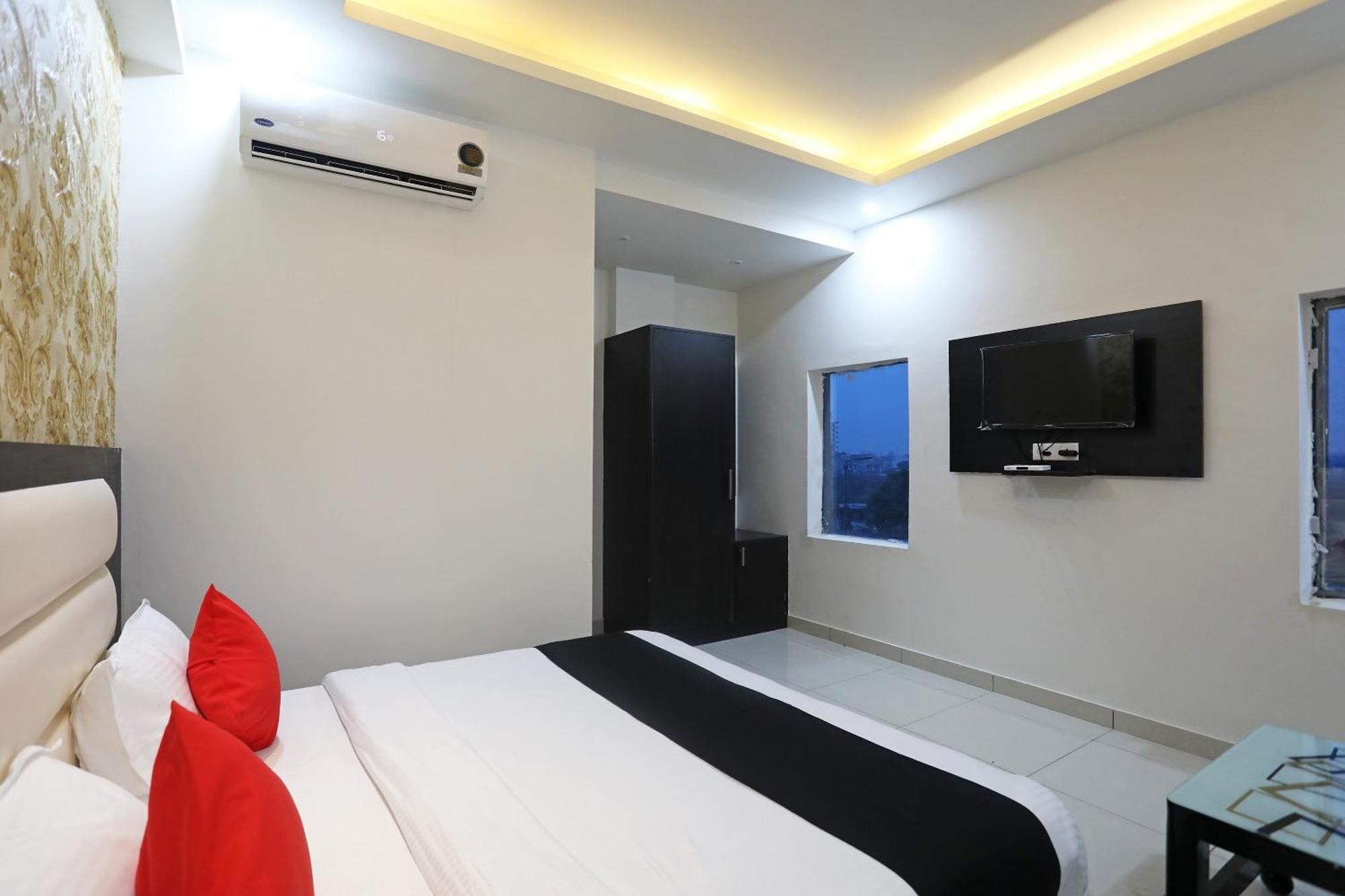 Live On Mrt736 Hotel Meerut Ngoại thất bức ảnh