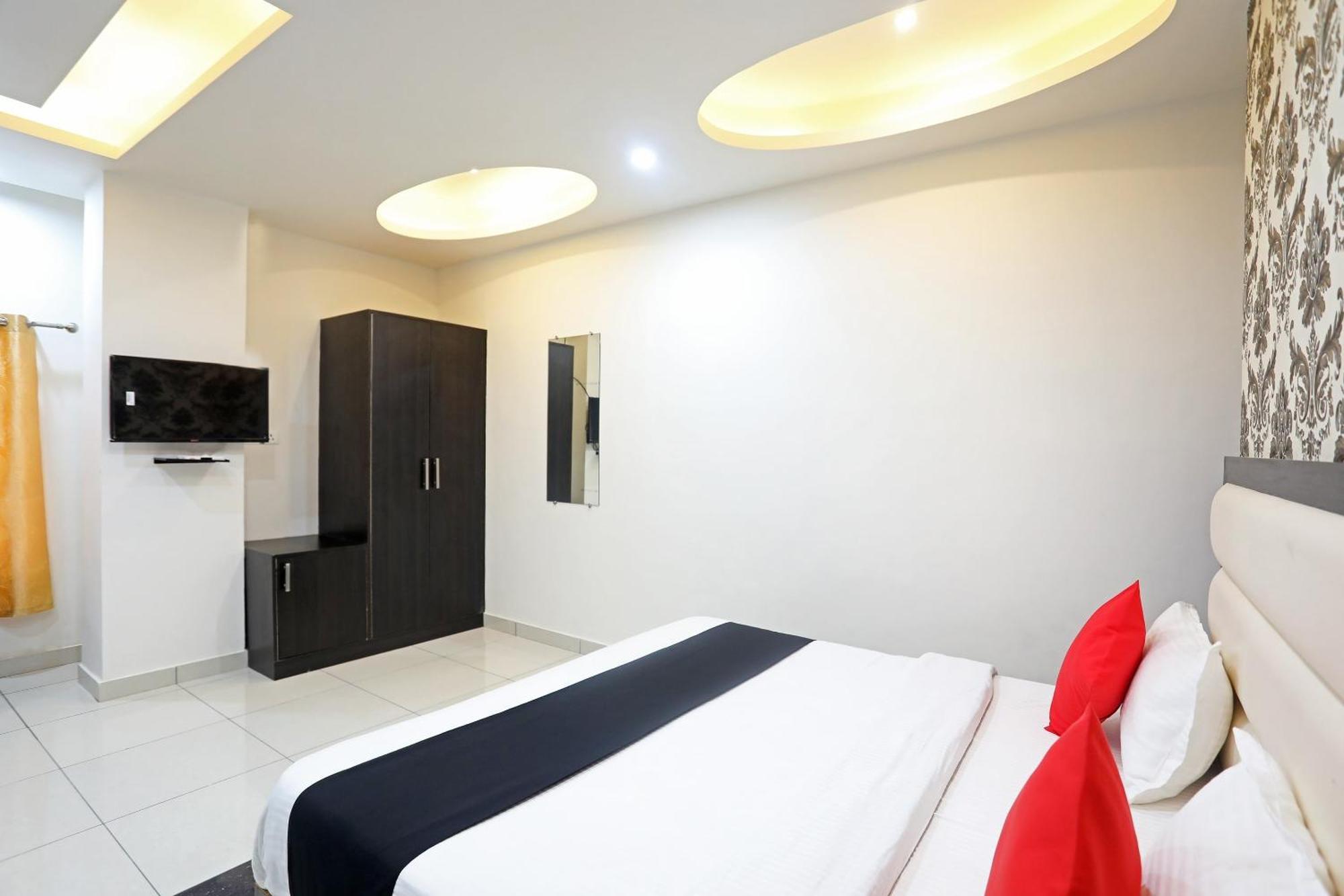 Live On Mrt736 Hotel Meerut Ngoại thất bức ảnh