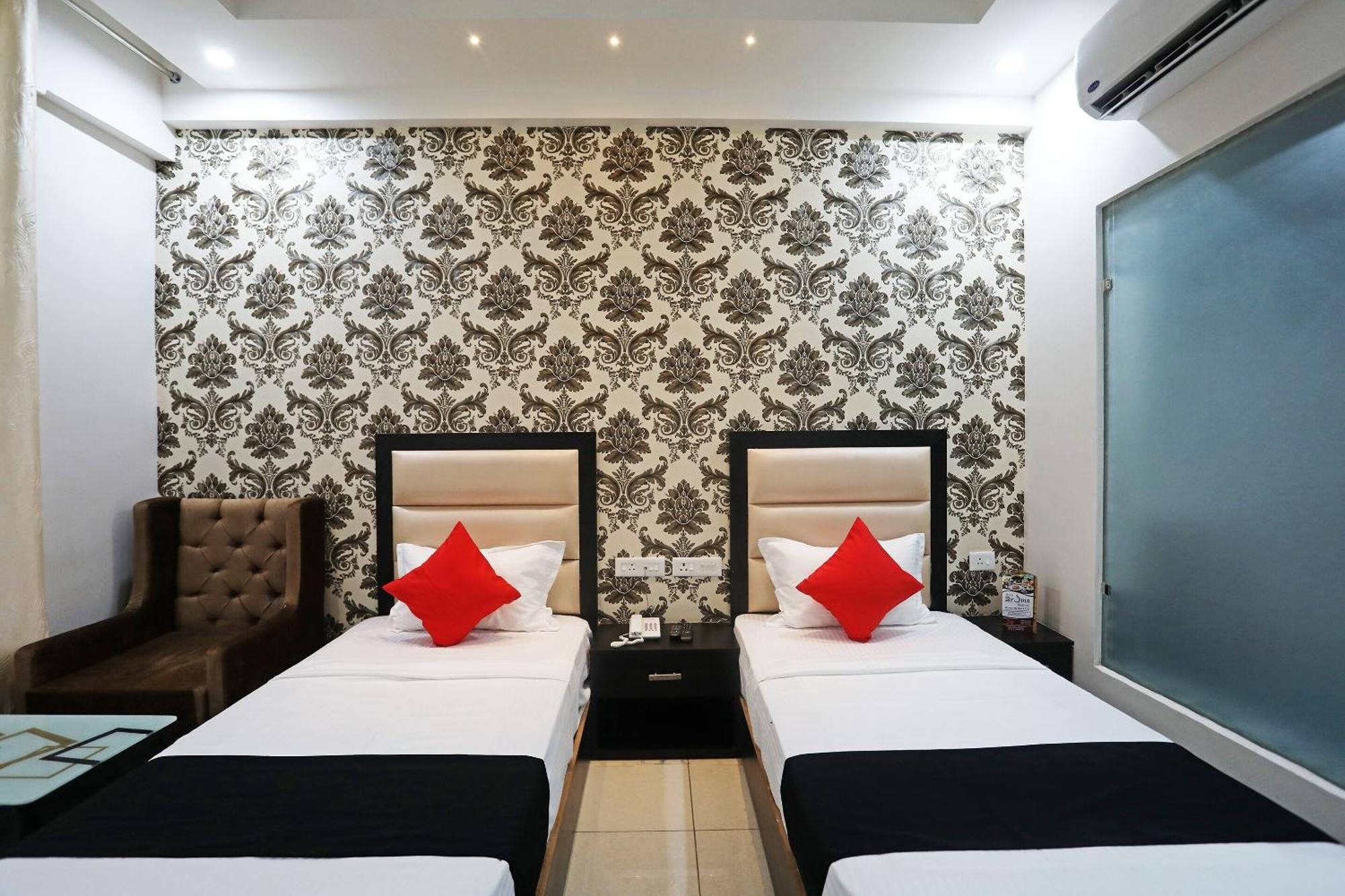 Live On Mrt736 Hotel Meerut Ngoại thất bức ảnh