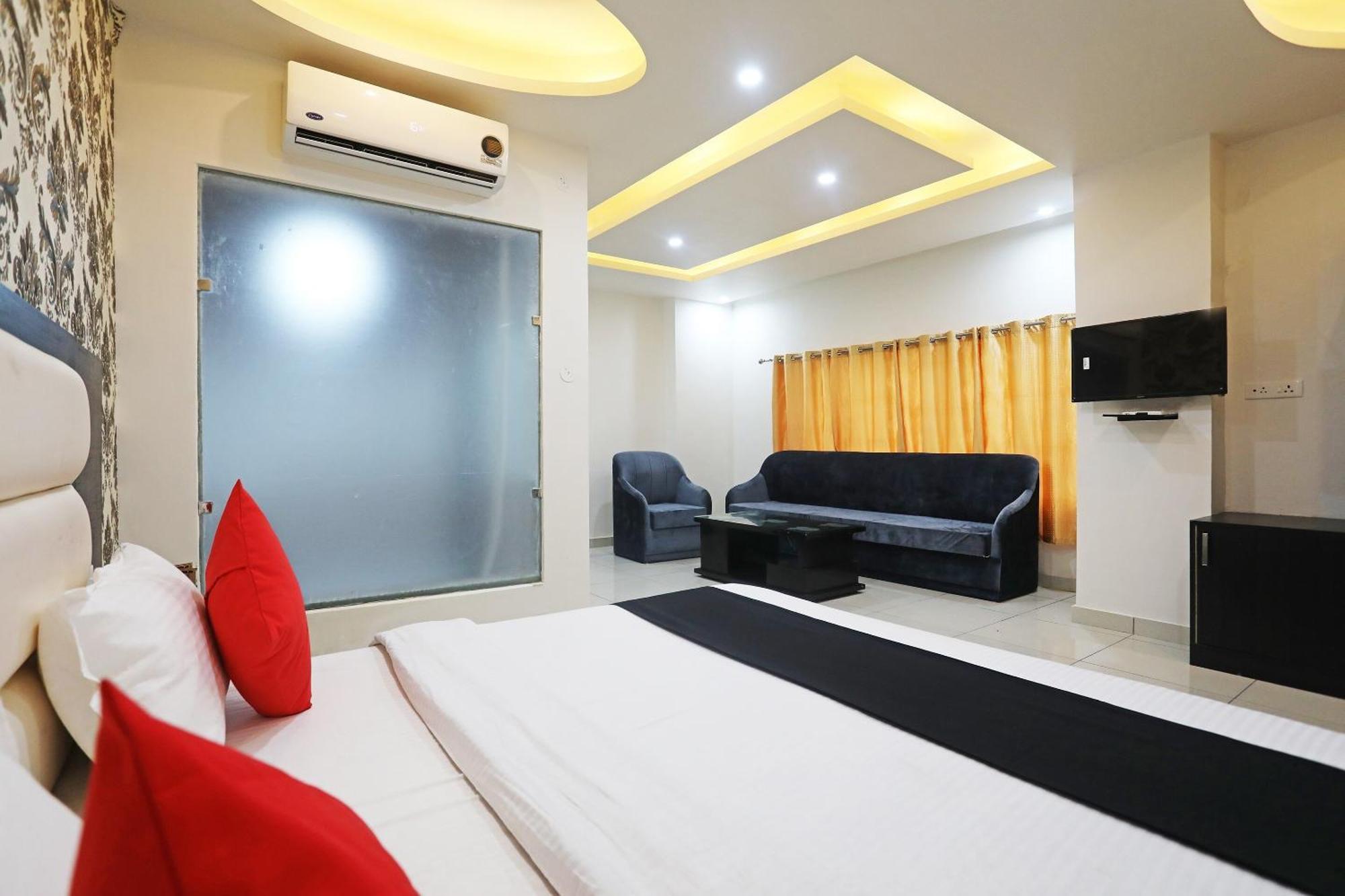 Live On Mrt736 Hotel Meerut Ngoại thất bức ảnh