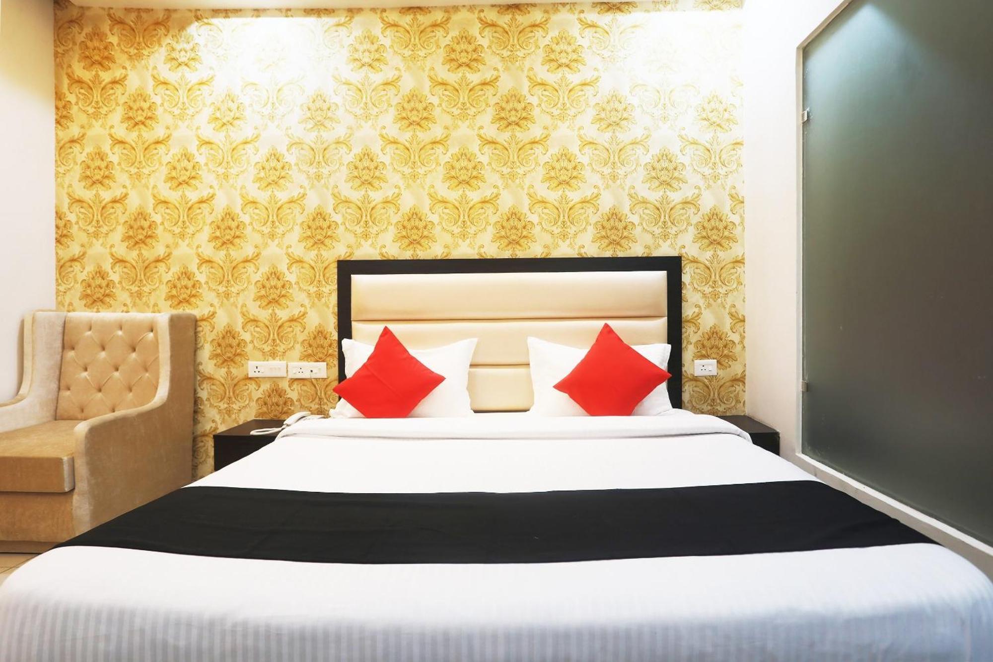 Live On Mrt736 Hotel Meerut Ngoại thất bức ảnh