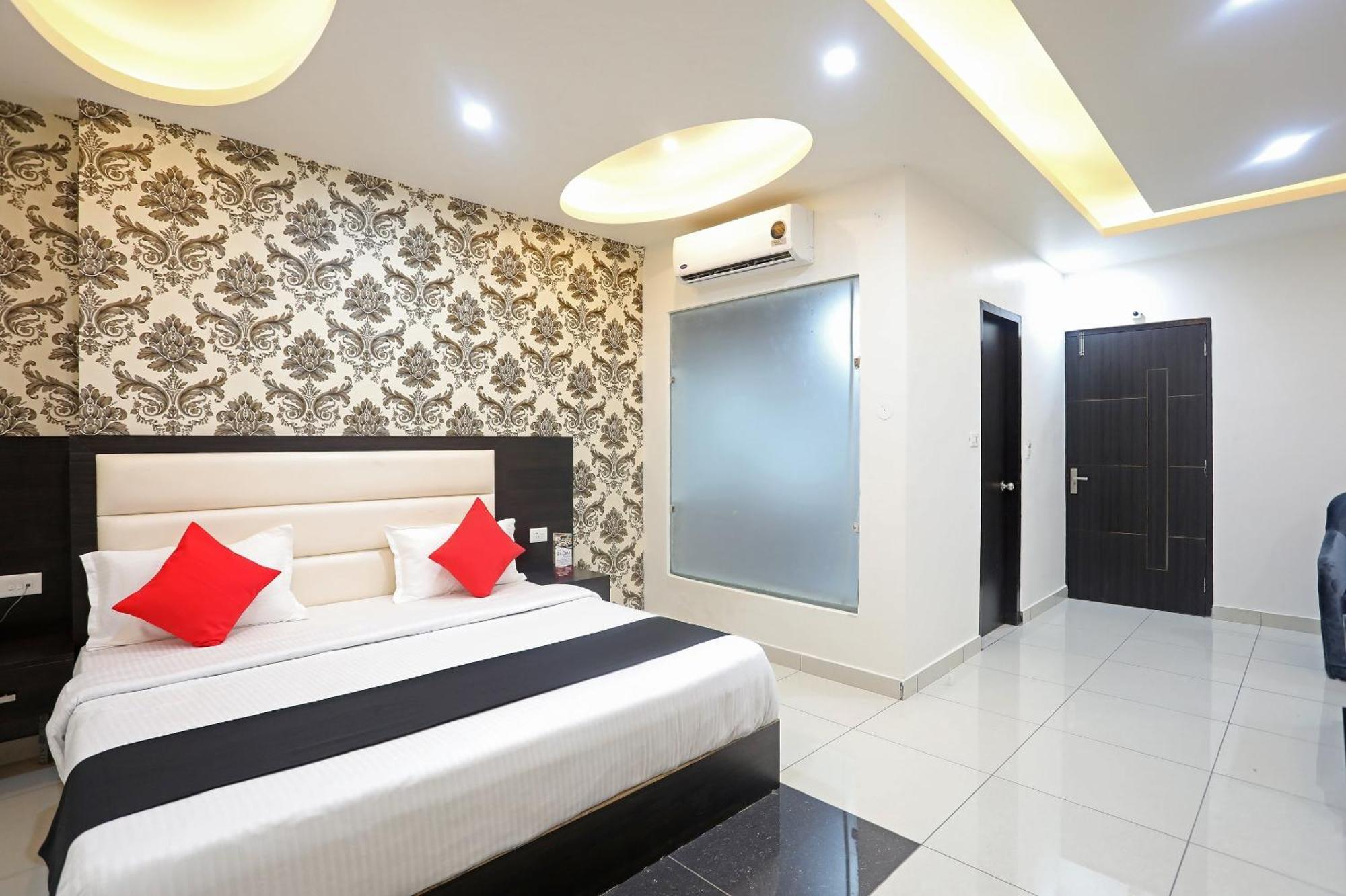 Live On Mrt736 Hotel Meerut Ngoại thất bức ảnh
