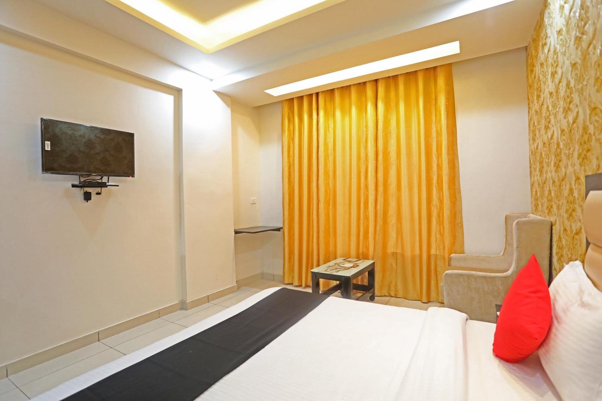 Live On Mrt736 Hotel Meerut Ngoại thất bức ảnh