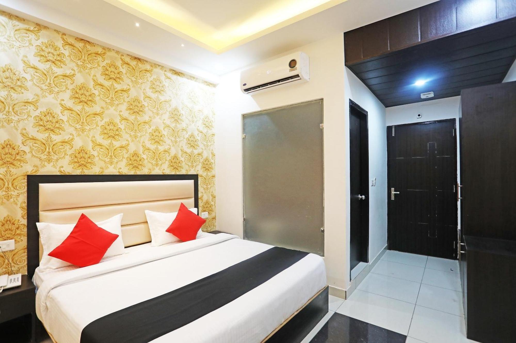 Live On Mrt736 Hotel Meerut Ngoại thất bức ảnh