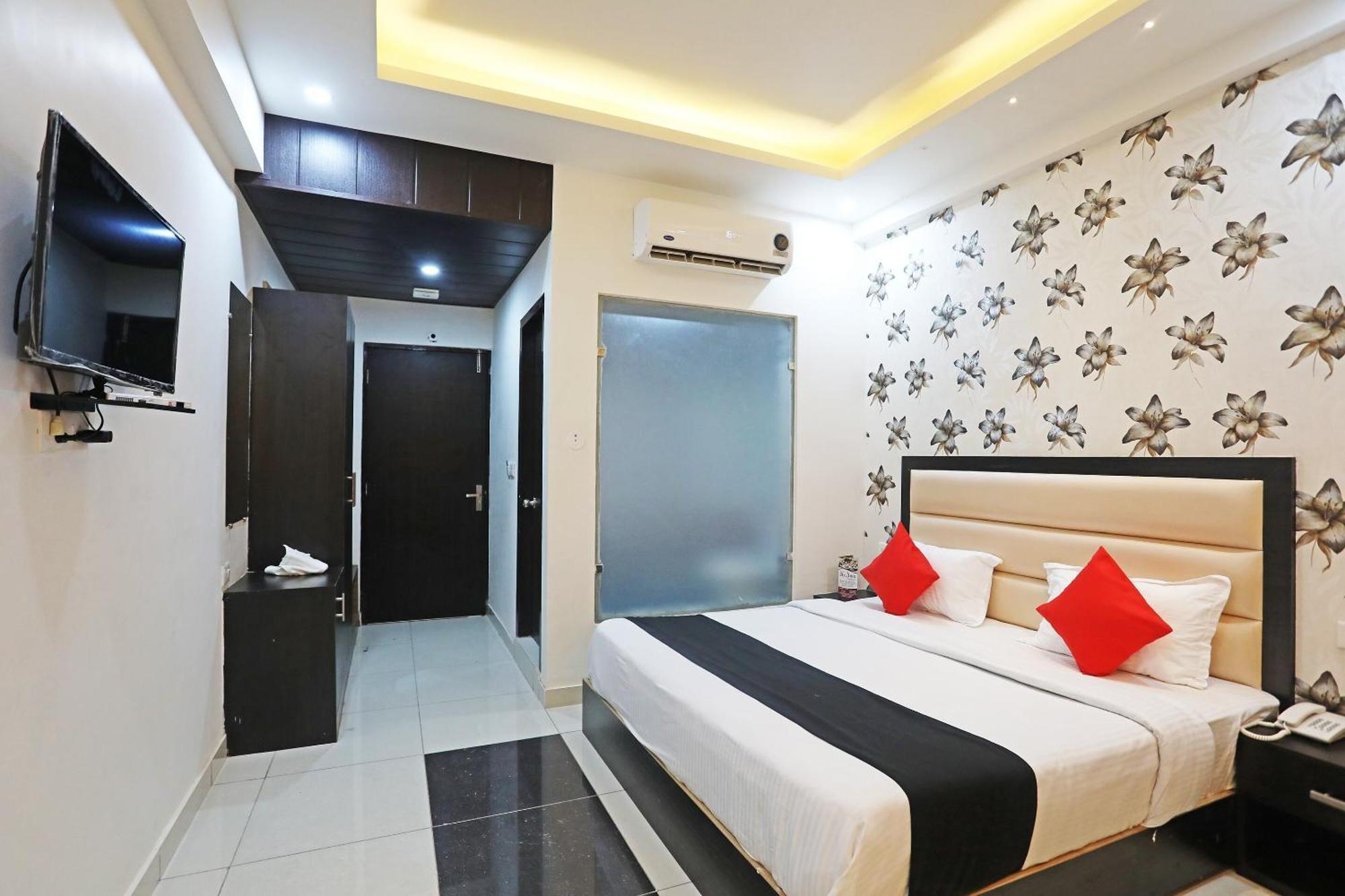 Live On Mrt736 Hotel Meerut Ngoại thất bức ảnh