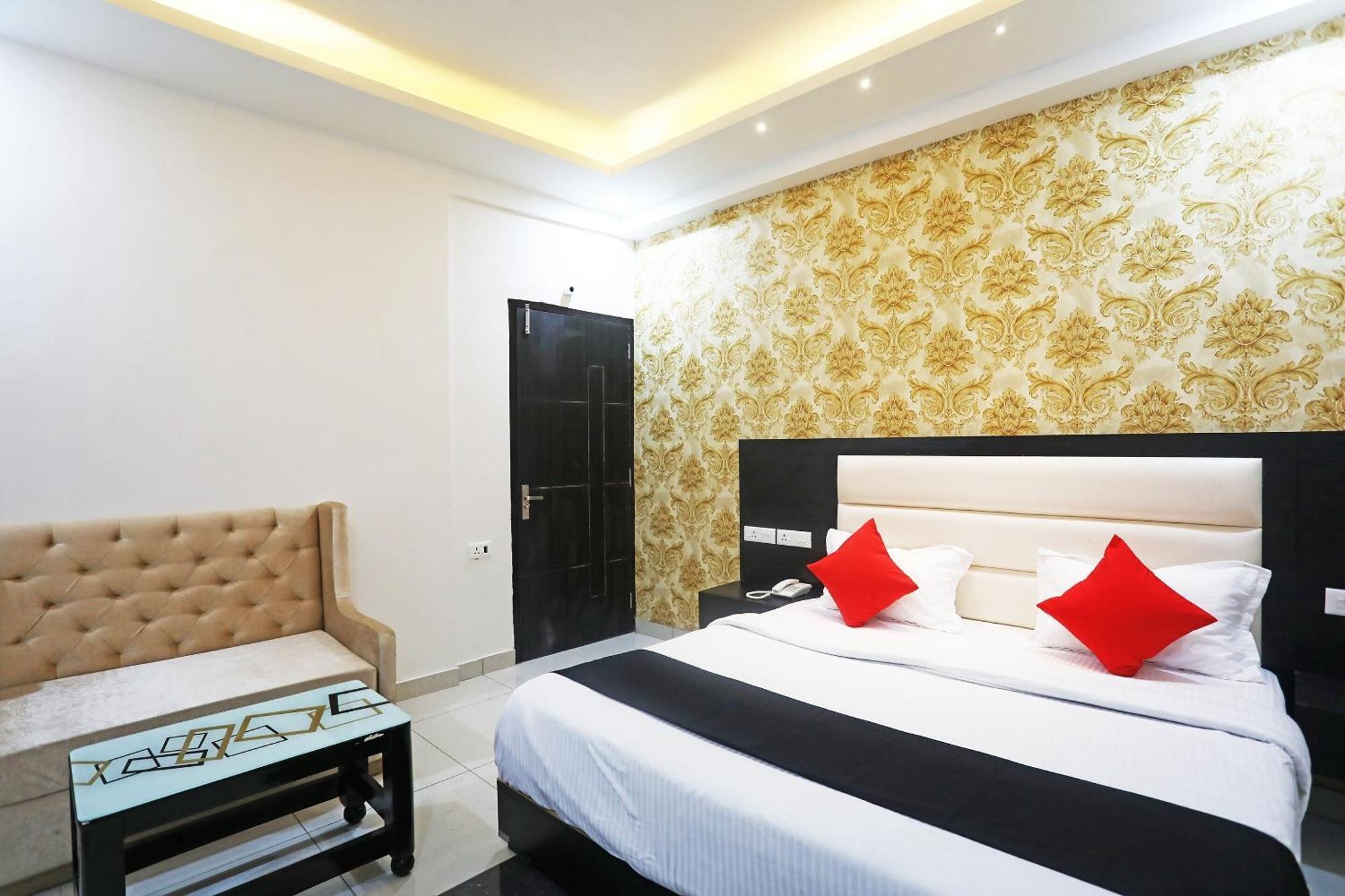 Live On Mrt736 Hotel Meerut Ngoại thất bức ảnh